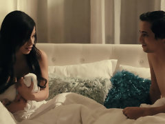 Большие сиськи, Брюнетки, Автобус, Колледж, Семяизвержение, Глубокая глотка, Натуральные сиськи, Испанки