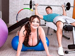 Mooie dikke vrouwen, Grote kont, Pijpbeurt, Bruinharig, Dik, Sportzaal, Handbeurt, Sportoefening