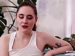 Enthousiasteling, Gezichtzitten, Vingeren, Hardcore, Hd, Lesbisch, Kut duiken, Roodharige vrouw