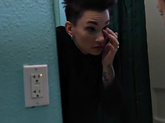 Lieveling, Mooi, Grote mammen, Vingeren, Hardcore, Lesbisch, Saunazaal, Tatoeage