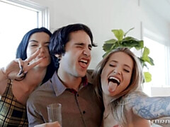 Grosser arsch, Grosser schwanz, Blasen, Hundestellung, Natürlichen titten, Kurzes haar, Jungendliche (18+), Titten