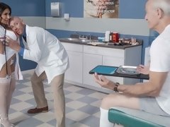 Gros cul, Gros seins, Sucer une bite, Cocu, En levrette, Doigter, Masturbation, Nénés