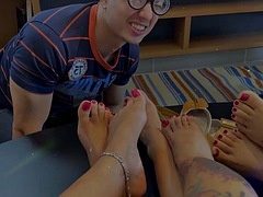 Pieds, Fétiche, Fétiche des pieds, Fille latino, Lesbienne, Adolescente, Plan cul à trois