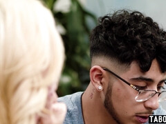 Grote mammen, Blond, Rondborstig, Rijpe lesbienne, Moeder die ik wil neuken, Moeder, Stiefmoeder, Taboe