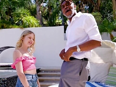 18 años, Mamada, Corridas faciales, Sexo duro, Hd, Interracial, Pequeña, Adolescente