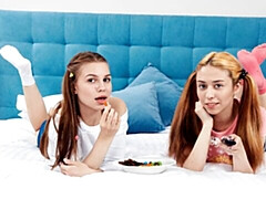 18, 指いじり, なめる, 下着, オナニー, オマンコ, ガリガリ, オッパイの