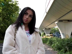 18 ans, Gros seins, Éjaculer dans la bouche, Branlette thaïlandaise, Hd, Public, Réalité, String