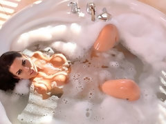 浴室, ぽっちゃり, 捕まる, 口内発射, イく瞬間, 異人種間, パイ刷り, 濡れ