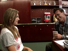 Baby sitter, Gros seins, Sucer une bite, Branlette thaïlandaise, Argent, Bureau, Orgasme, Adolescente