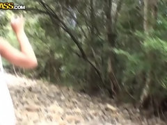 Brunette brune, Masturbation, De plein air, Public, Avaler