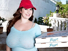 Good BBW brunette Jennica Lynn demonstrates her nice crack