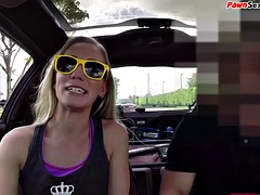 Enthousiasteling, Blond, Sperma in gezicht, Handbeurt, Moeder die ik wil neuken, Kantoor, Tatoeage, Tieten likken
