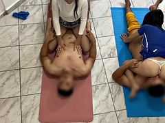 In den arsch, Asiatisch, Schwarz, Gehörnter ehemann, Schwarz, Hardcore, Japanische massage, Ehefrau