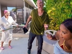 お尻, デカ尻, 黒人, フェラチオ, 手コキする, 異人種間, 淫乱熟女, 自然山雀