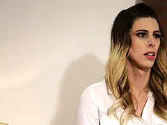 Anaal, Pijpbeurt, Bruinharig, Zoenen, Anaal likken, Shemale, Tatoeage