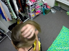 Enthousiasteling, Pijpbeurt, Bruinharig, Handbeurt, Masturbatie, Gezichtspunt, Tiener, Tieten likken