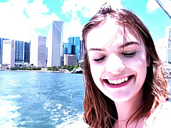 18 jaar, Bruinharig, Masturbatie, Natuurlijke tieten, Buiten, Alleen, Tiener