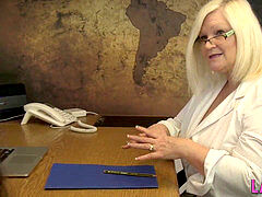 Британки, Доктор, Лесбиянка, Зрелые, Милф, Лизание жопы, Молоденькие, Униформа