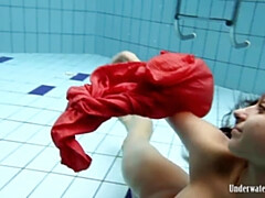 Gros seins, Brunette brune, Petite amie, Seins naturels, Petite femme, Solo, Adolescente, Nénés