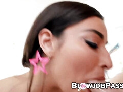 18 jaar, Enthousiasteling, Diep in de keel, Lul, Sperma in gezicht, Monster, Tiener, Tieten likken