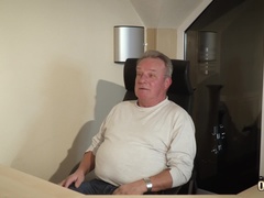 Handjob, Küssen, Lecken, Natürlichen titten, Büro, Dürr, Tätowierung, Jungendliche (18+)