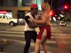 Blonde, Sucer une bite, Rondelette, Interracial, Mère que j'aimerais baiser, De plein air, Public, Nénés