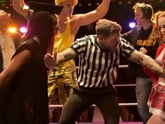 Pijpbeurt, Hondjeshouding, Handbeurt, Interraciaal, Likken, Roodharige vrouw, Tiener, Tieten likken