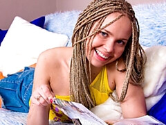 Amateur, Masturbation, Seins naturels, Solo, Jarretelles, Adolescente, Nénés, Jouets