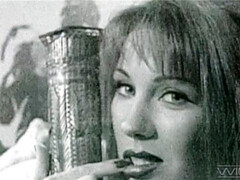 デカ尻, デカパイ, フェラチオ, 茶髪の, 手コキする, なめる, 剃毛, オッパイの