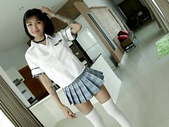 Asiatique, Grosse bite, Gros seins, Éjaculation interne, Pov, Rasée, Jarretelles, Adolescente