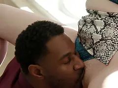 Grote kont, Grote lul, Grote mammen, Pijpbeurt, Diep in de keel, Interraciaal, Latijnse vrouw, Vrouw