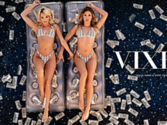 お尻, デカ尻, ブロンド, バック, 手コキする, ティーン, 三人, オッパイの