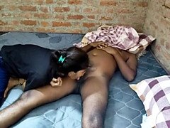 18 ans, Couple, Première fois, Indienne, Léchez, Masturbation, Mature, Serré