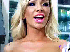 Stunner, milf, blond