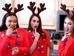 Blonde, Sucer une bite, En levrette, Groupe, Branlette thaïlandaise, Orgie, Tatouage, Adolescente