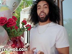 Tetas grandes, Mamada, Semen en la boca, Garganta profunda, Verga enorme, Lencería, Madres para coger, Coño