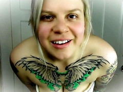 Enthousiasteling, Mooi, Grote kont, Grote mammen, Diep in de keel, Hd, Orgasme, Tatoeage