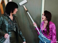 Morena, Semen en la boca, Agujero de la gloria, Jeans, Lesbiana, Satén, Chupando, Tetas