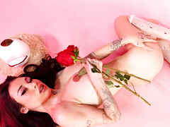 Kont, Grote mammen, Bruinharig, Ondergoed, Russisch, Alleen, Tatoeage, Tieten likken