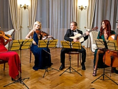 Blonde, Sucer une bite, Groupe, Branlette thaïlandaise, Orgie, Adolescente