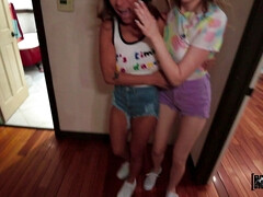 Grosse bite, Noire, Sucer une bite, 2 femmes 1 homme, Interracial, Monstre, Pov, Tatouage