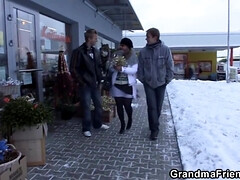 Blond, Tsjechisch, Handbeurt, Rijpe lesbienne, Moeder die ik wil neuken, Kut duiken, Kousen, Trio