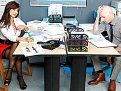 Gros seins, Sucer une bite, Brunette brune, En levrette, Jarretelles