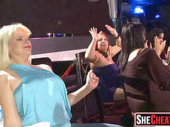 素人, デカチン, フェラチオ, 着衣女と全裸男, クラブ, イく瞬間, 淫乱熟女, パーティ