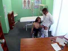 Amateur, Sucer une bite, Médecin, Doigter, Massage, Bureau, Fessée, Serré