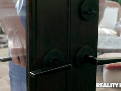 Mamada, Morena, Rostro sentado, Corridas faciales, Latina, Madres para coger, Coño, Tatuaje