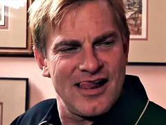 In den arsch, Tussi, Grosser schwanz, Blasen, Spermaladung, Reif, Verführt, Titten