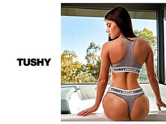 Chambre à dormir, Gros cul, Sucer une bite, Brunette brune, Souple, Talons, Seins naturels, Nénés