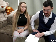 Tetas grandes, Mamada, Penetracion con dedos, Casero, Dinero, Montar, Estriptis, Maestra