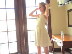 Acercamiento, Vestido, Tacones, Masturbación, Orgasmo, Público, Solo, Bajo la falda
